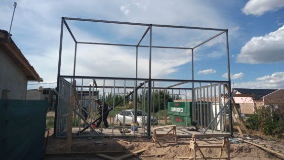 Le pagó la casa a un constructor que fingió Covid y no fue más 
