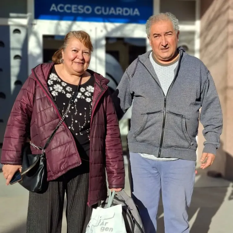 Martínez pasó por el quirófano la semana pasada y se recupera en su hogar. Martínez pasó por el quirófano la semana pasada y se recupera en su hogar.
