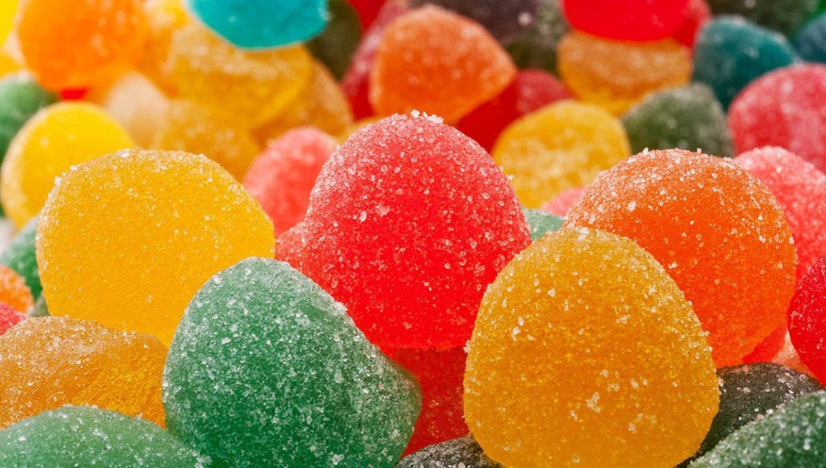 El ladrón huyó con 55 paquetes de caramelos de gomitas.