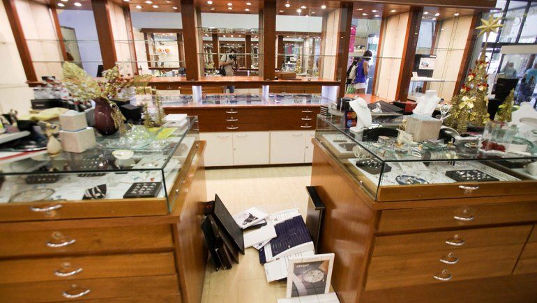 Vaciaron la joyería de un shopping en Neuquén