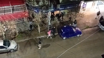 Un grupo de personas protagonizó una violenta pelea a la salida del boliche KPLA de Cipolletti.