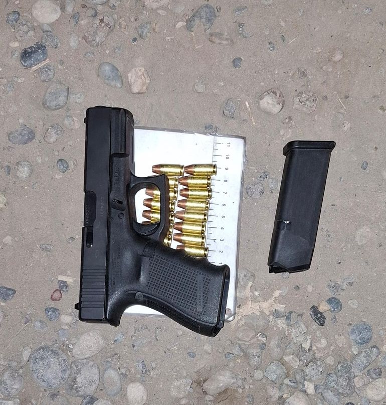 Secuestraron un arma que portaba un sujeto sin permiso de portación. Secuestraron un arma que portaba un sujeto sin permiso de portación.