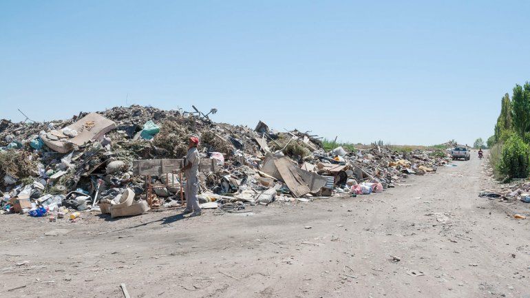 El basural cipoleño ubicado en el paraje El 30 está completamente colapsado.