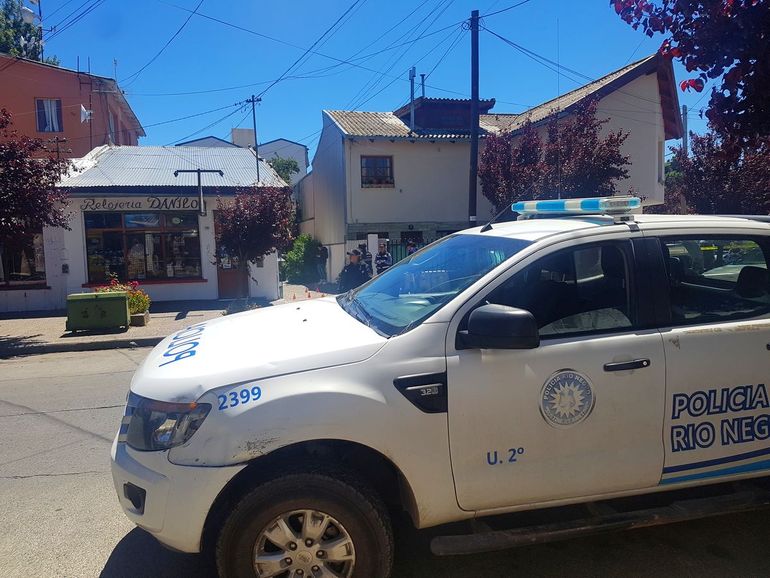 Apuñalaron a un ladrón que quería desvalijar un auto