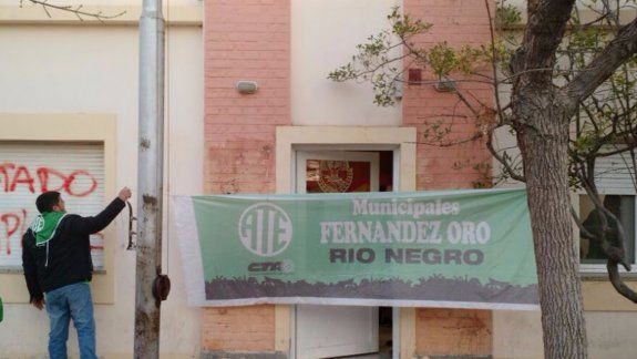 ATE tomó la sede del Municipio de Fernández Oro la semana pasada.