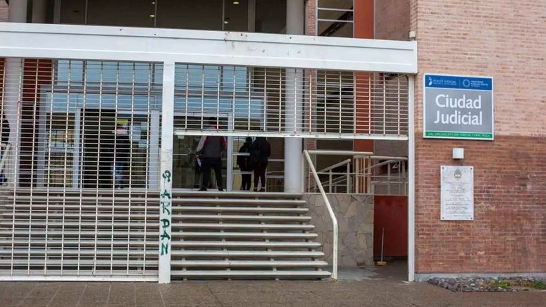 El edifico del Poder Judicial de Río Negro en Roca, epicentro de la investigación por la desaparición de más de 100 armas.&nbsp;