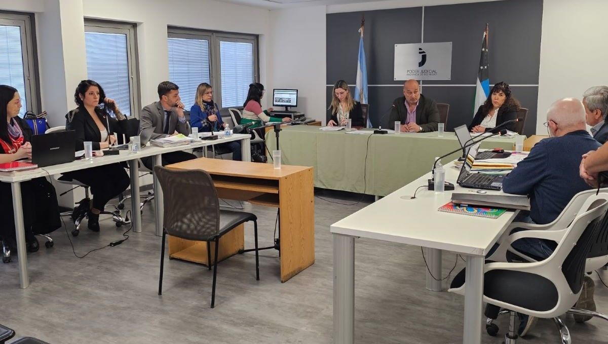 Un tribunal compuesto por jueves cipoleños conduce el nuevo juicio contra el comisario ya condenado por abusar de una menor.&nbsp;