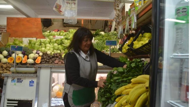 Al mal tiempo, buena cara. Alejandra, dedicación y amor por su comercio 