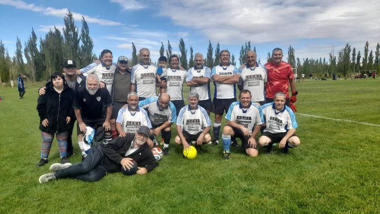 El equipo de Deportivo Industrial en la previa al partido donde tuvieron un gran gesto. El equipo de Deportivo Industrial en la previa al partido donde tuvieron un gran gesto.