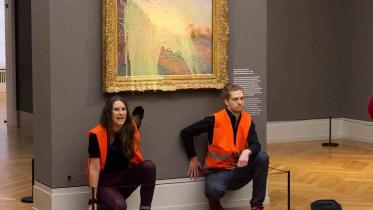 Otro ataque a un museo: ambientalistas tiraron puré sobre una obra de Monet