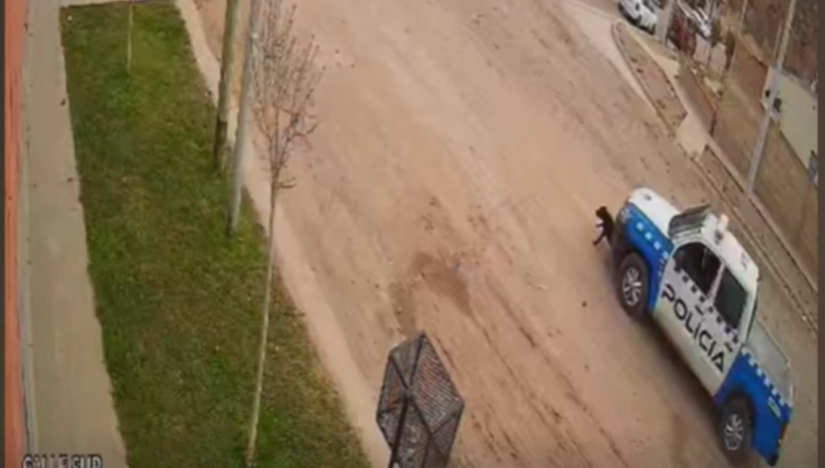 Video: un patrullero atropelló
