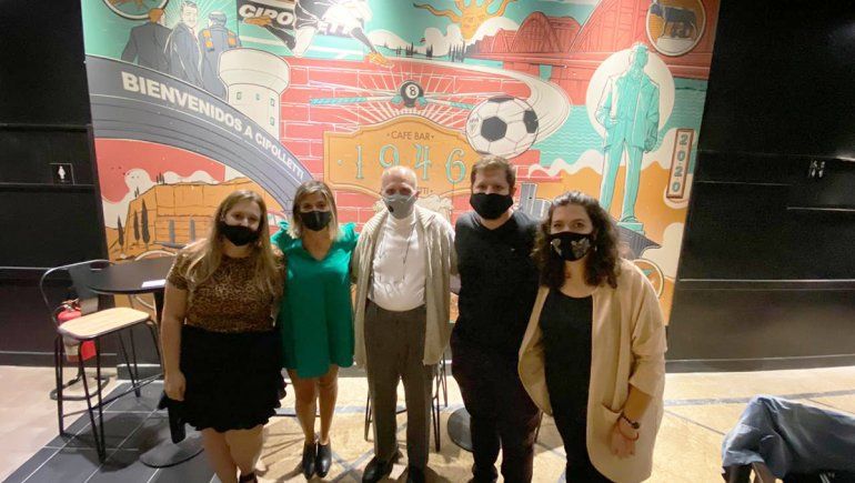 En una noche llena de recuerdos, inauguró el nuevo Bar 1946