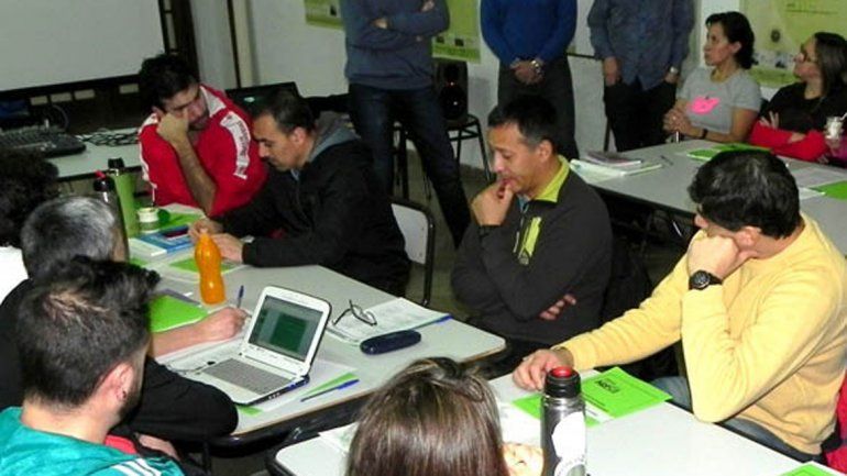 Los referentes de cada colegio participan de un taller provincial.