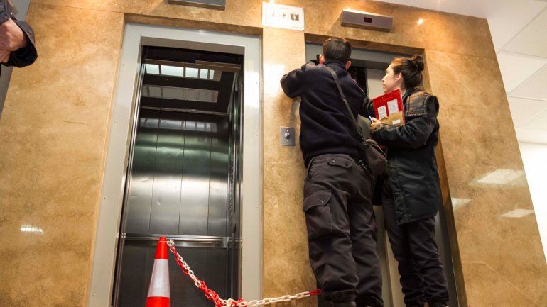 Uno de los ascensores de la Municipalidad se vino abajo hace diez días y por fortuna no fue una tragedia.