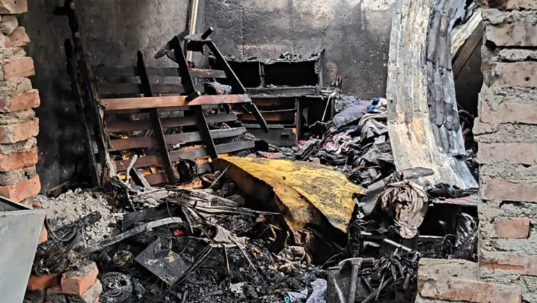 La casa quedó completamente consumida por el fuego.