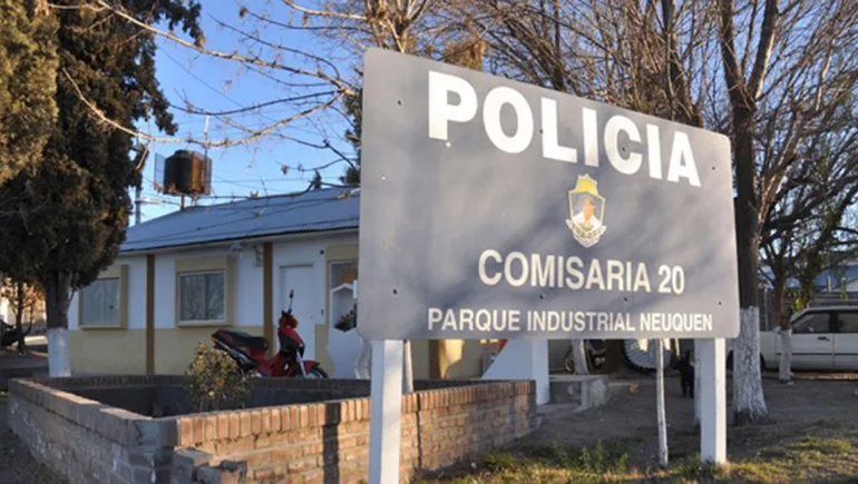 Abrió el portón del garaje y murió atropellada por su propio auto