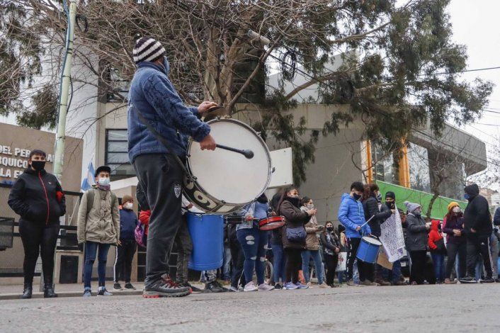 Vecinos del 2 de Agosto reclaman acceder a la luz como otros barrios