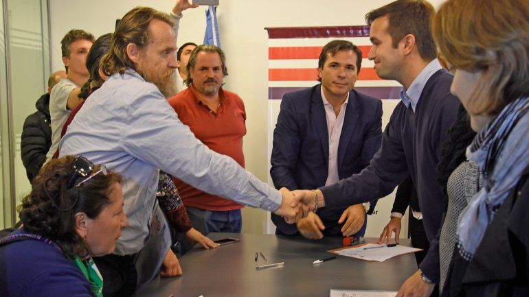 Hubo acuerdo entre docentes y el Gobierno y hoy arrancan las clases en Neuquén