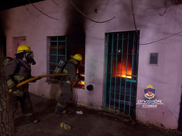 Conmoción en el oeste neuquino: un hombre murió en un incendio en su casa