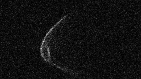 ¿Señal del universo? El asteroide que se acerca a la Tierra tiene la forma de barbijo