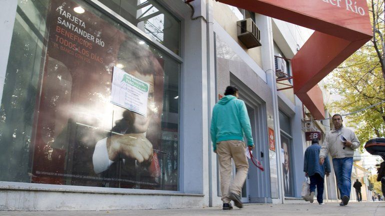 Bancarios inician un paro por 48 horas y podría faltar dinero en los cajeros