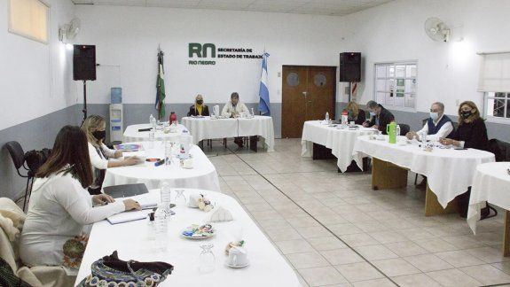 El gobierno convocó a los gremios para retomar las negociaciones