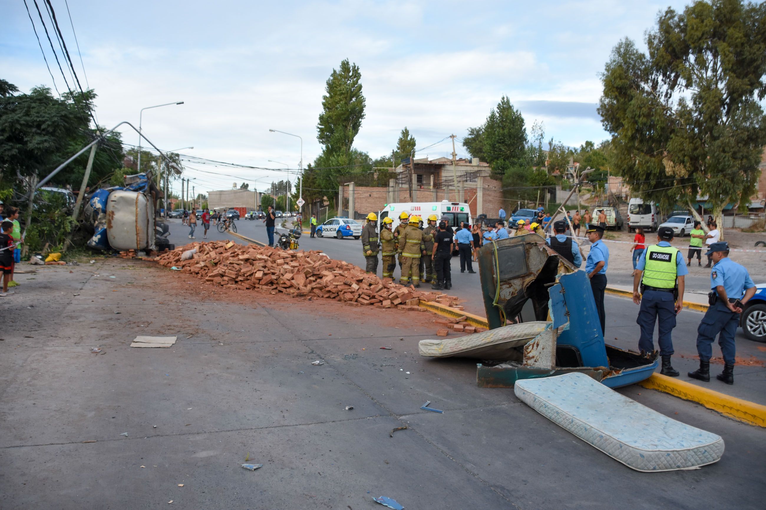 Dramático rescate y el testimonio de un milagro tras el vuelco en Neuquén