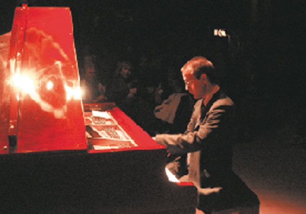 La Caja Mágica abrió con gran arte