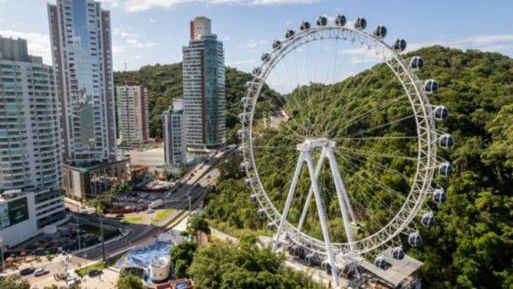 ¿Se puede instalar una rueda giratoria gigante en Bariloche?