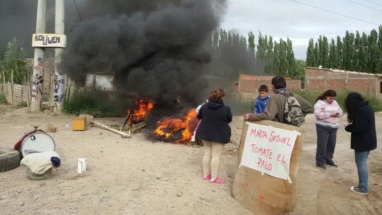 El Frente Darío Santillán protestaron en los accesos a la empresa Tortoriello