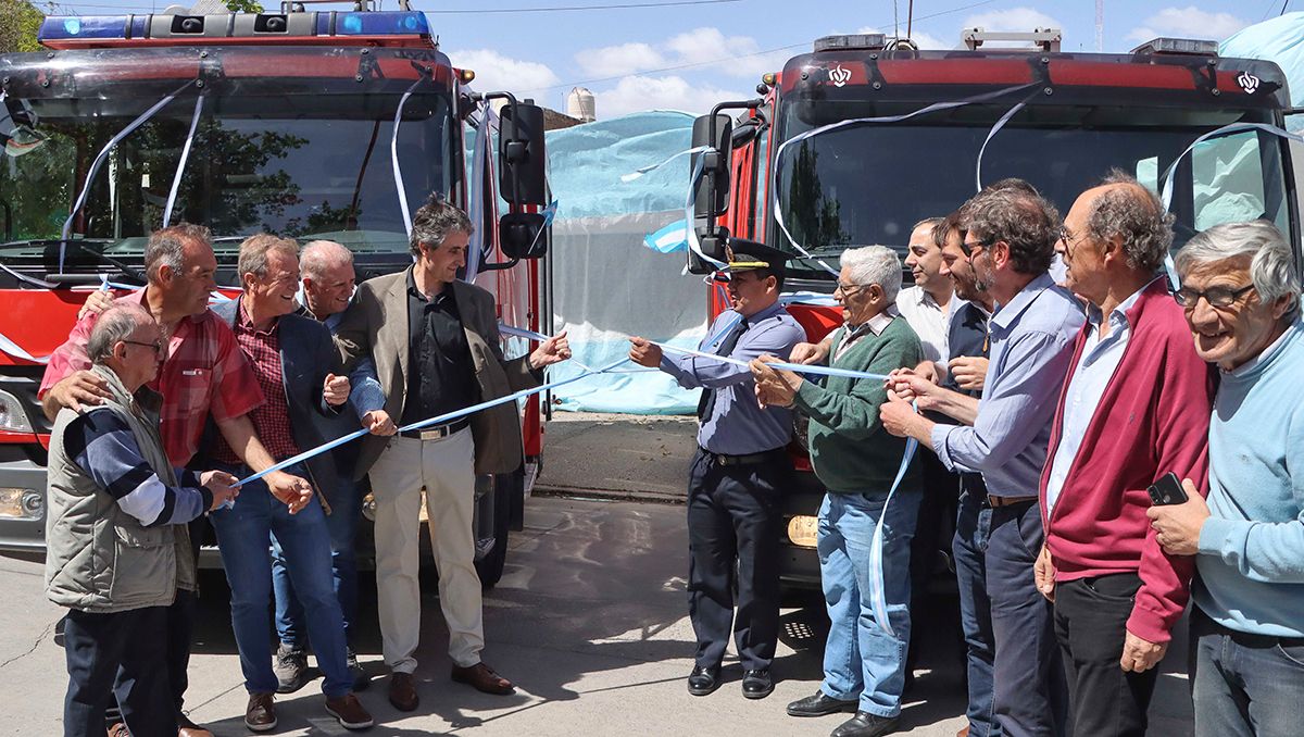 Los Bomberos Voluntarios recibieron dos nuevos vehículos
