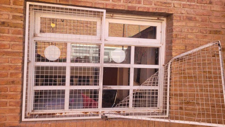 Indignante: robaron y provocaron destrozos en la salita de Puente Madera
