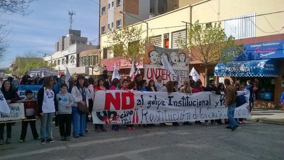 La masiva movilización copó las calles del centro de la ciudad.