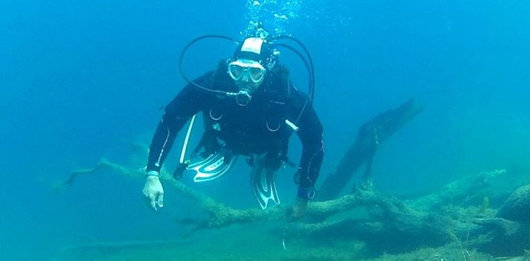 Lago Moquehue: su belleza natural y el monstruo en las profundidades atraen cursos de buceo internacional