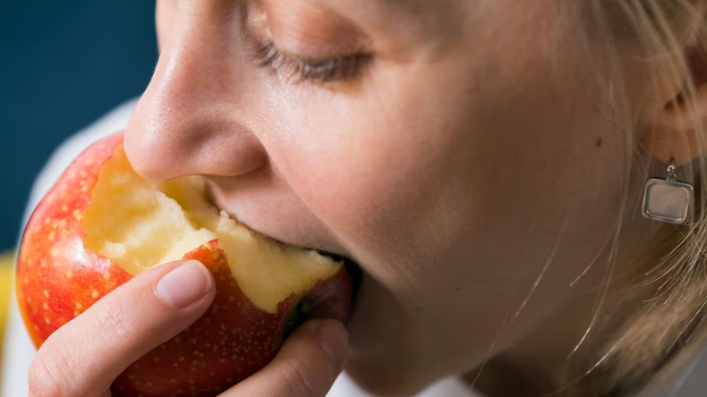 Hay evidencia médica: la manzana contiene numerosas sustancias saludables.