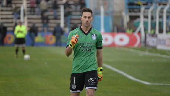 Alasia resolvió de manera unilateral alejarse del Albinegro. Los hinchas ya lo extrañan, pero se desató la polémica.