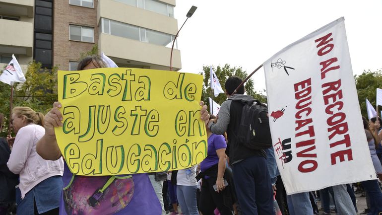 El sindicato manifestó que este tipo de reorganización degradaba la situación jurídica de docentes titulares.
