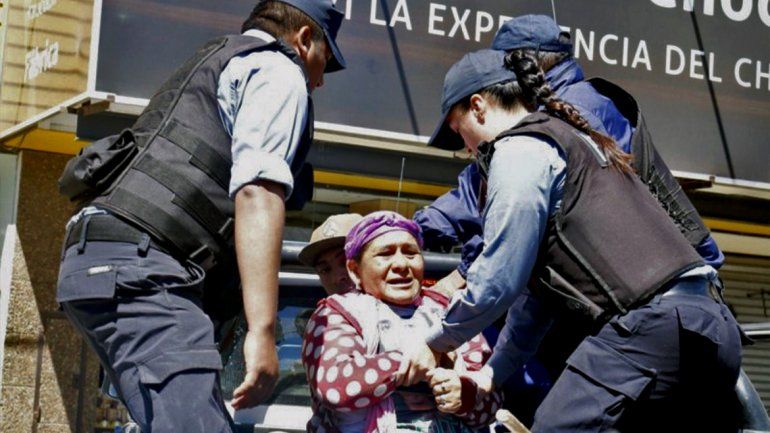 Tensión, incidentes y detenidos en la marcha por Rafael Nahuel
