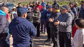 Unas 30 familias tomaron un lote fiscal en General Roca. Reclaman al Municipio que les venda terrenos.