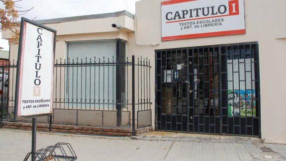 Librería cipoleña no se salvó de la crisis y liquida todo por cierre