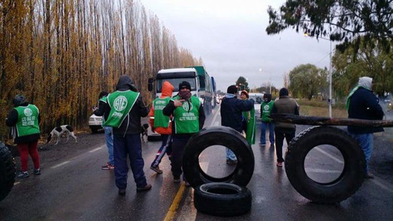 Contralmirante Cordero: ahora ATE amenaza con cortar el puente Cipolletti- Neuquén