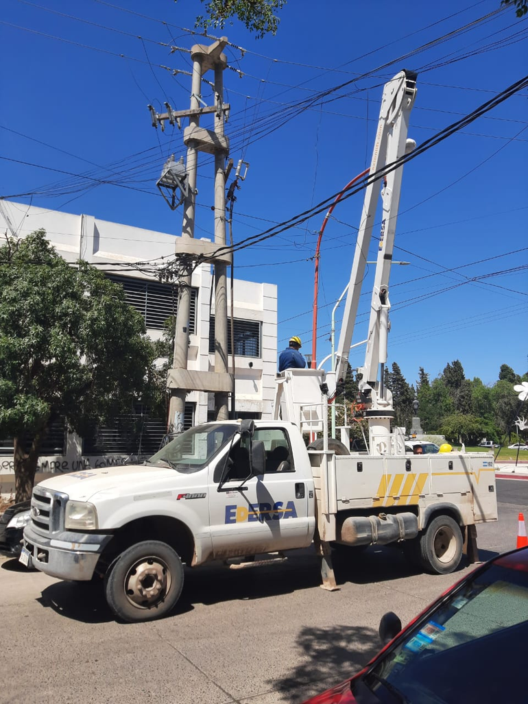 Los empleados de Edersa ya recuperaron el servicio.