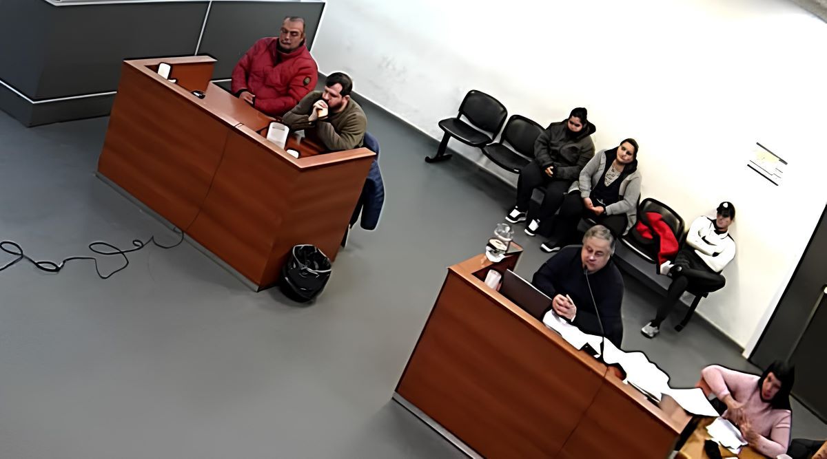 Ortega, arriba a la izquierda de campera bordó, confesó que fue autor del crimen, pero que fue en defensa propia.&nbsp;