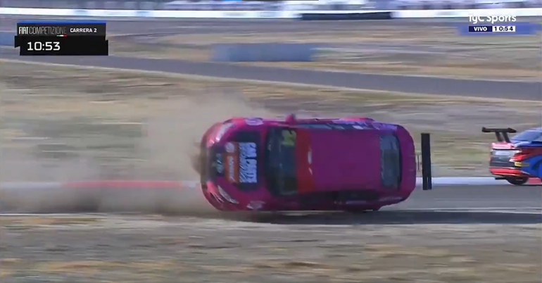 Espectacular vuelco en el autódromo de General Roca: cuál es el estado del piloto y las causas del accidente