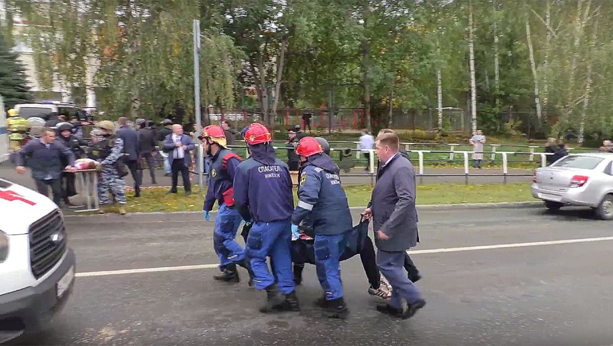 Fanático nazi entró a una escuela rusa y mató a 11 niños