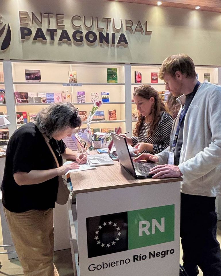 Río Negro participa a través del Fondo Editorial Rionegrino y otras instituciones en la Feria del Libro en Buenos Aires.