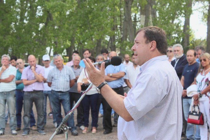 Provincia entregó maquinaria pesada por más de $15.000.000