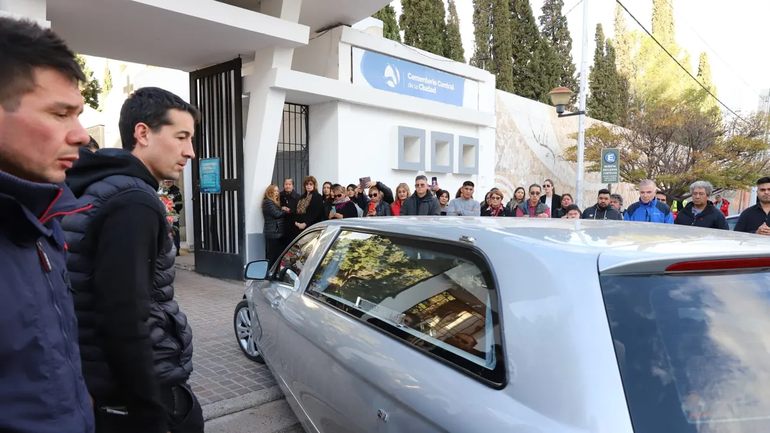 El último adiós a Guillermo Pereyra: los restos ya descansan en el Cementerio Central