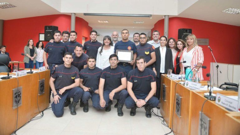 Reconocieron a los bomberos por la tarea en Las Grutas