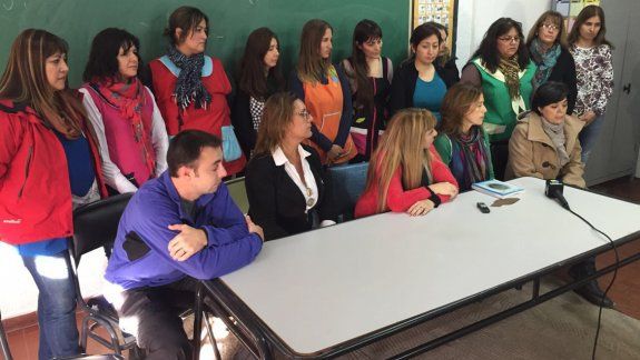 docentes respaldaron a la maestra jardinera denunciada por agresion 